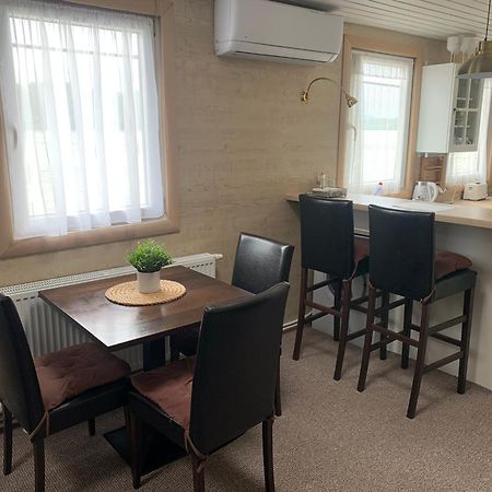 Certo Nautica Hotel Pozsony Kültér fotó